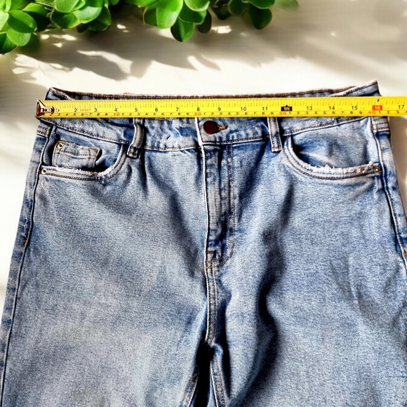 Suko Jeans Light Wash Distressed Hem Denim Jeans ๐ - Picture 3 of 7